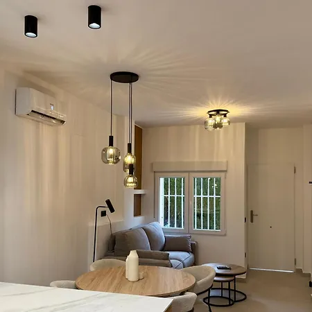 Santa Barbara Ground Floor Luxury Appartamento