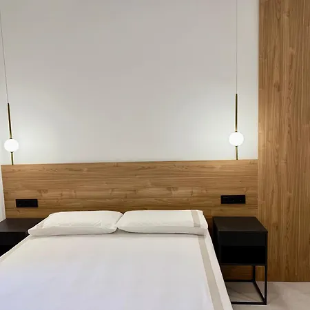 Santa Barbara Ground Floor Luxury Appartamento